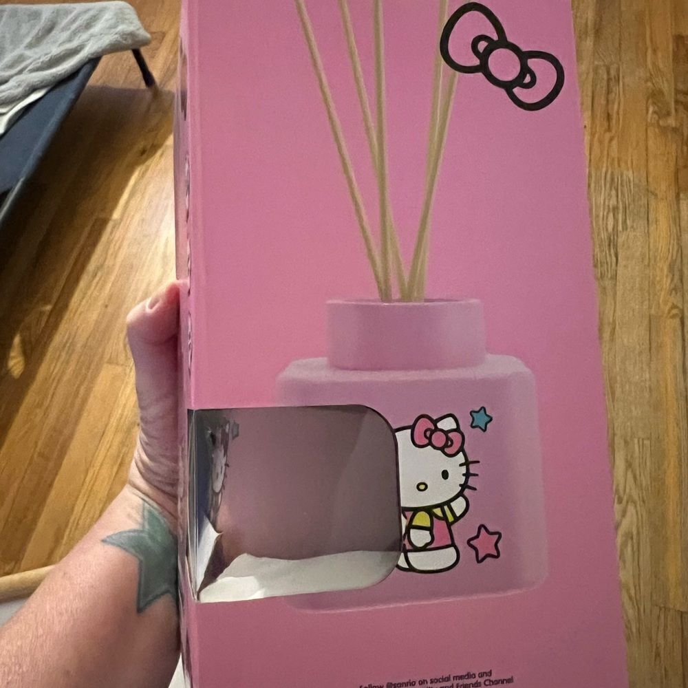 Hello Kitty Ceramic Reed Diffiser Lavender - Picture 2 of 8